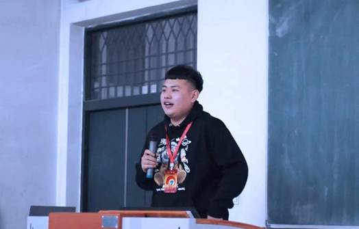 说明: 图片17 测通学院团委第二课堂管理中心主任雷赫俊发言