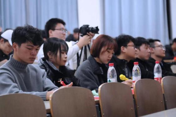 说明: 图片2 评委团