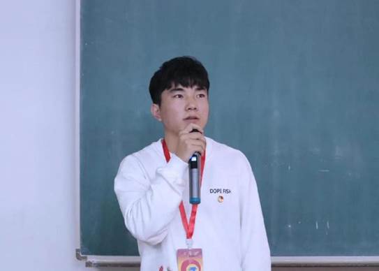 说明: 图片15 测通学院团委副书记崔永拓发言