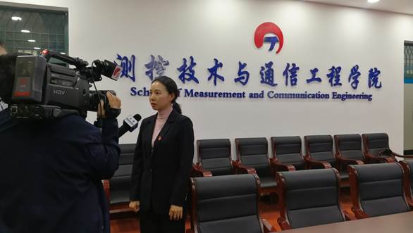 说明: C:\Users\Administrator\Desktop\测通学院纪念第七个烈士纪念日暨“英魂回家”主题党日活动\3党员先锋队指导教师侯梦雪接受采访.jpg