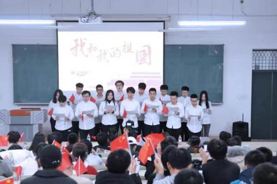 说明: 图片7 合唱《我和我的祖国》