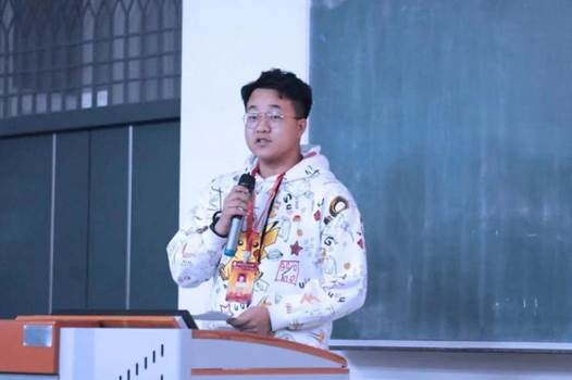 说明: 图片16 测通学院团委青年传媒中心主任杨龙天发言