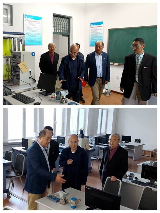 说明: C:\Users\Administrator\Desktop\111\6参观实验室.jpg