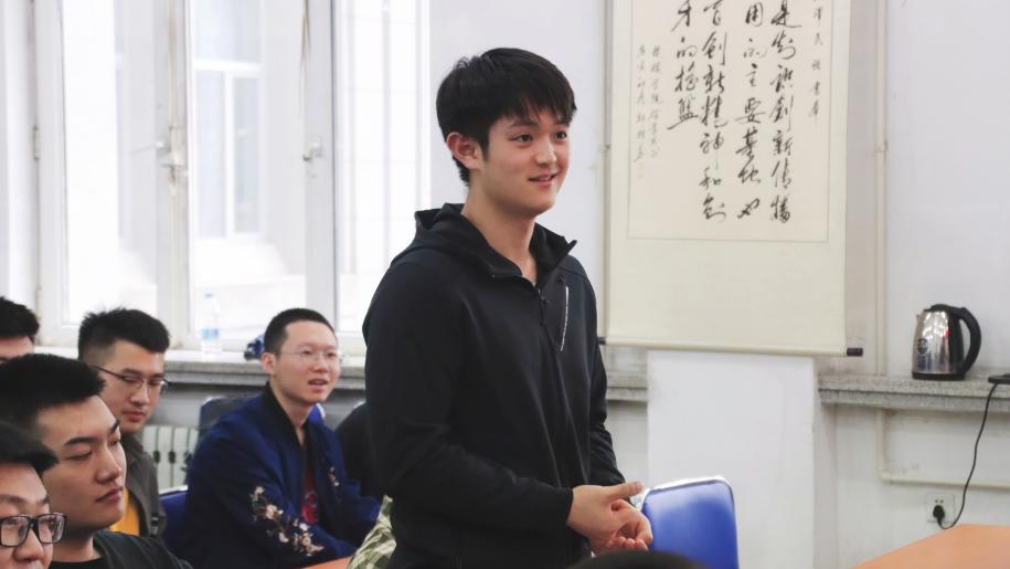 说明: 学生发言