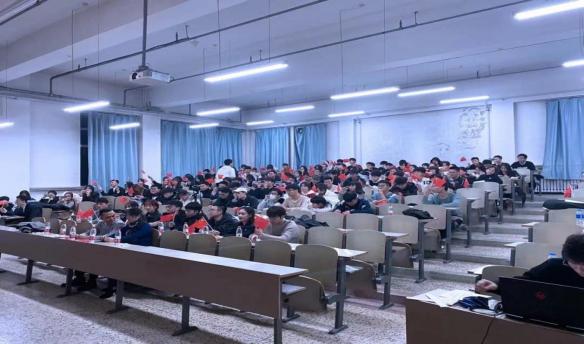 说明: 图片5 比赛现场