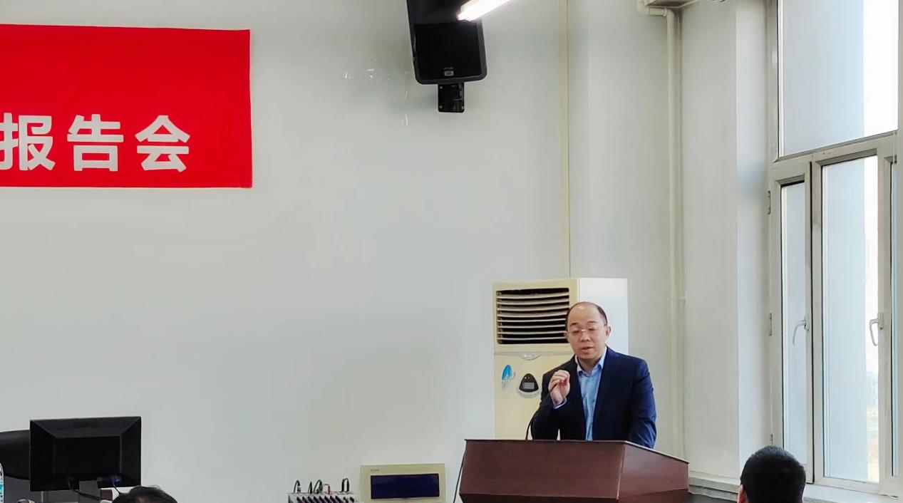 图1-党委书记兼院长吴海滨教授讲话