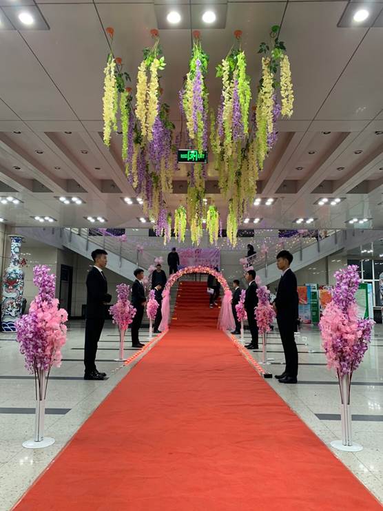 说明: C:\Users\Administrator\Desktop\2019级迎新晚会新闻稿\3.外场布置.jpg